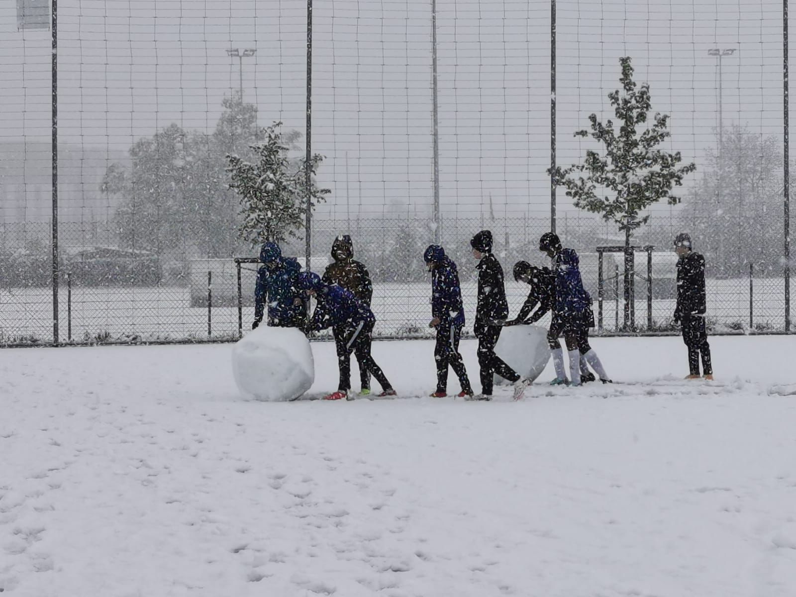 Fussball oder Schneeball?